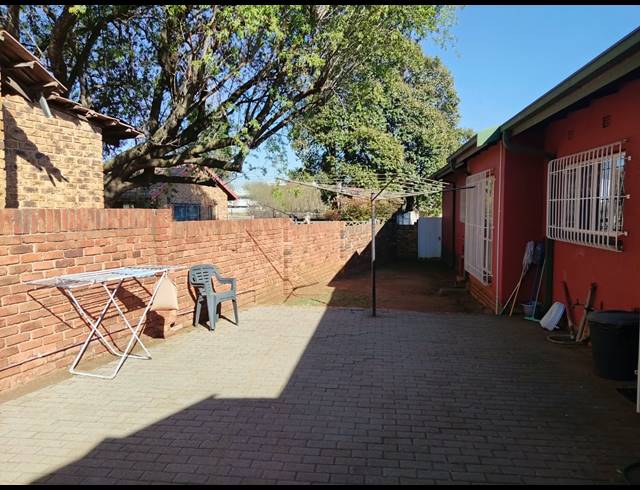 3 BEDROOM HOUSE FOR SALE IN RHODESFIELD